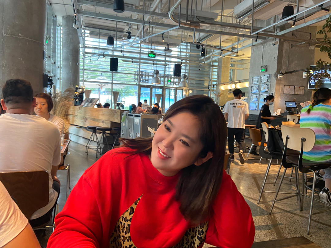 就爱吃吃吃的璐璐小可爱