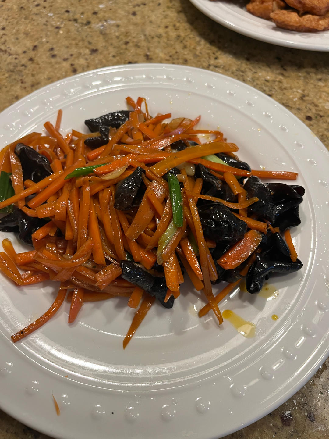 木耳胡萝卜炒肉
可媲美鱼香肉丝!