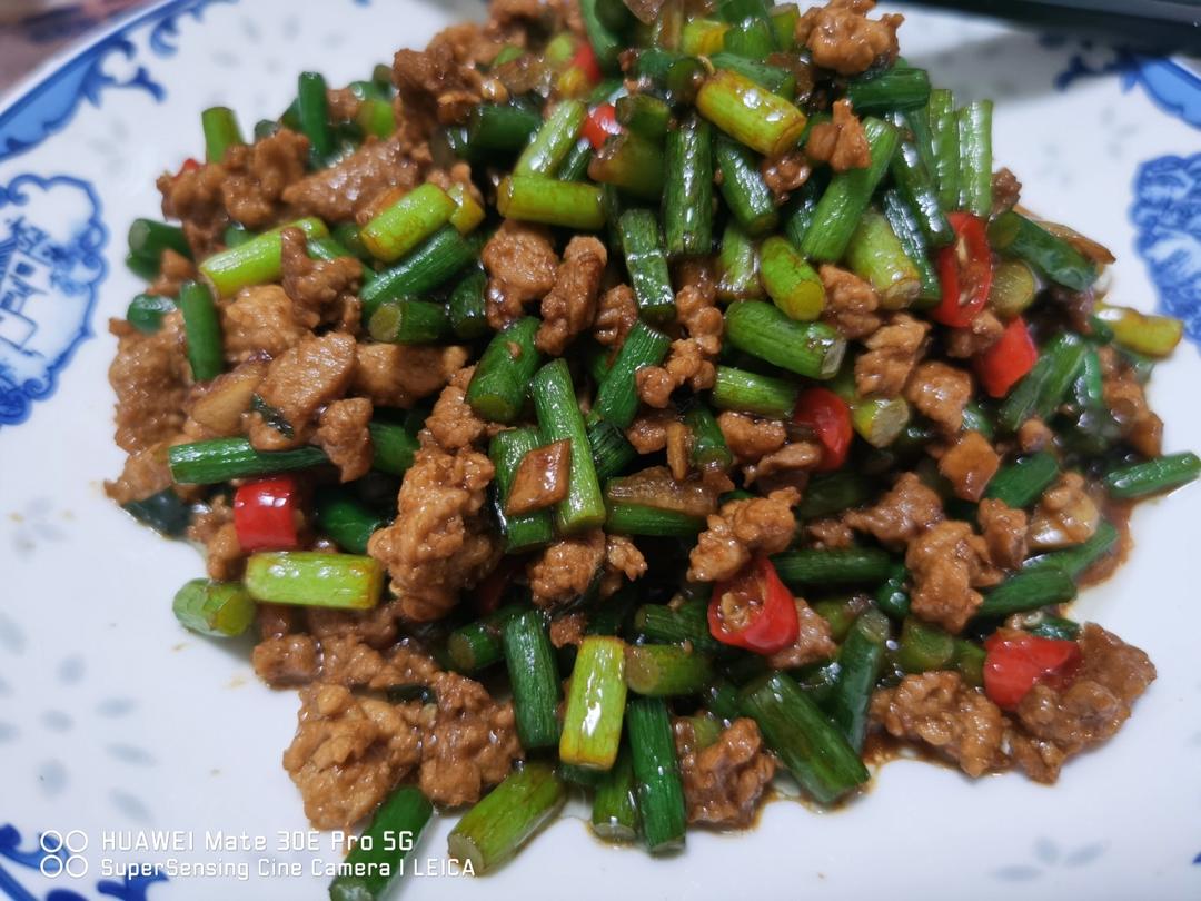 蒜苔炒肉末，三碗米饭都不够吃