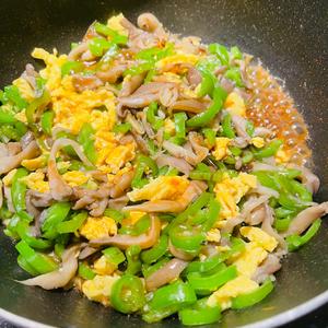 下饭菜❤️平菇尖椒炒鸡蛋的做法 步骤10