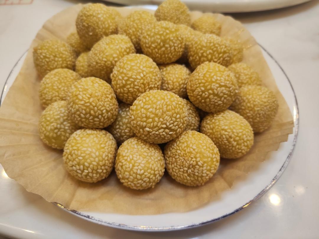 煎堆、麻团的制作方法，关键是油炸的过程，酥脆、酥软你说了算