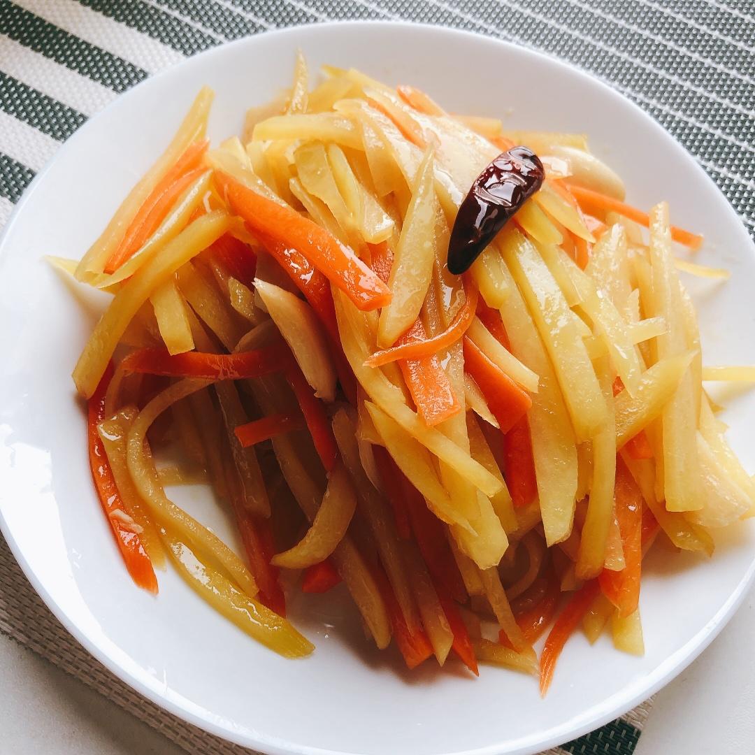 厨师长教你：“炝炒土豆丝”的家常做法，口感爽脆