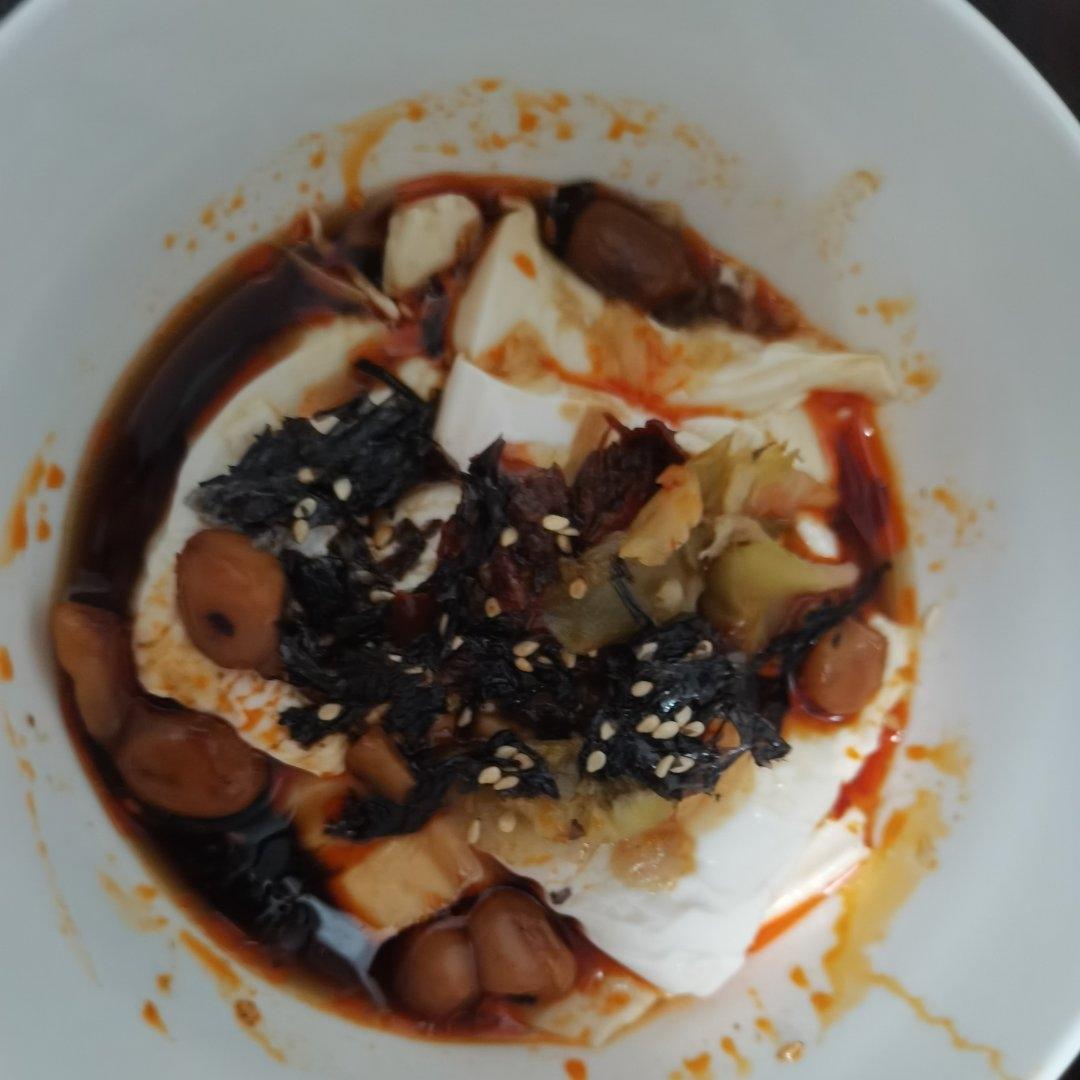 内脂豆腐+牛肉酱5分钟做懒人咸豆花