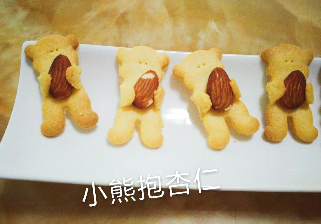 小熊抱杏仁饼干🍪