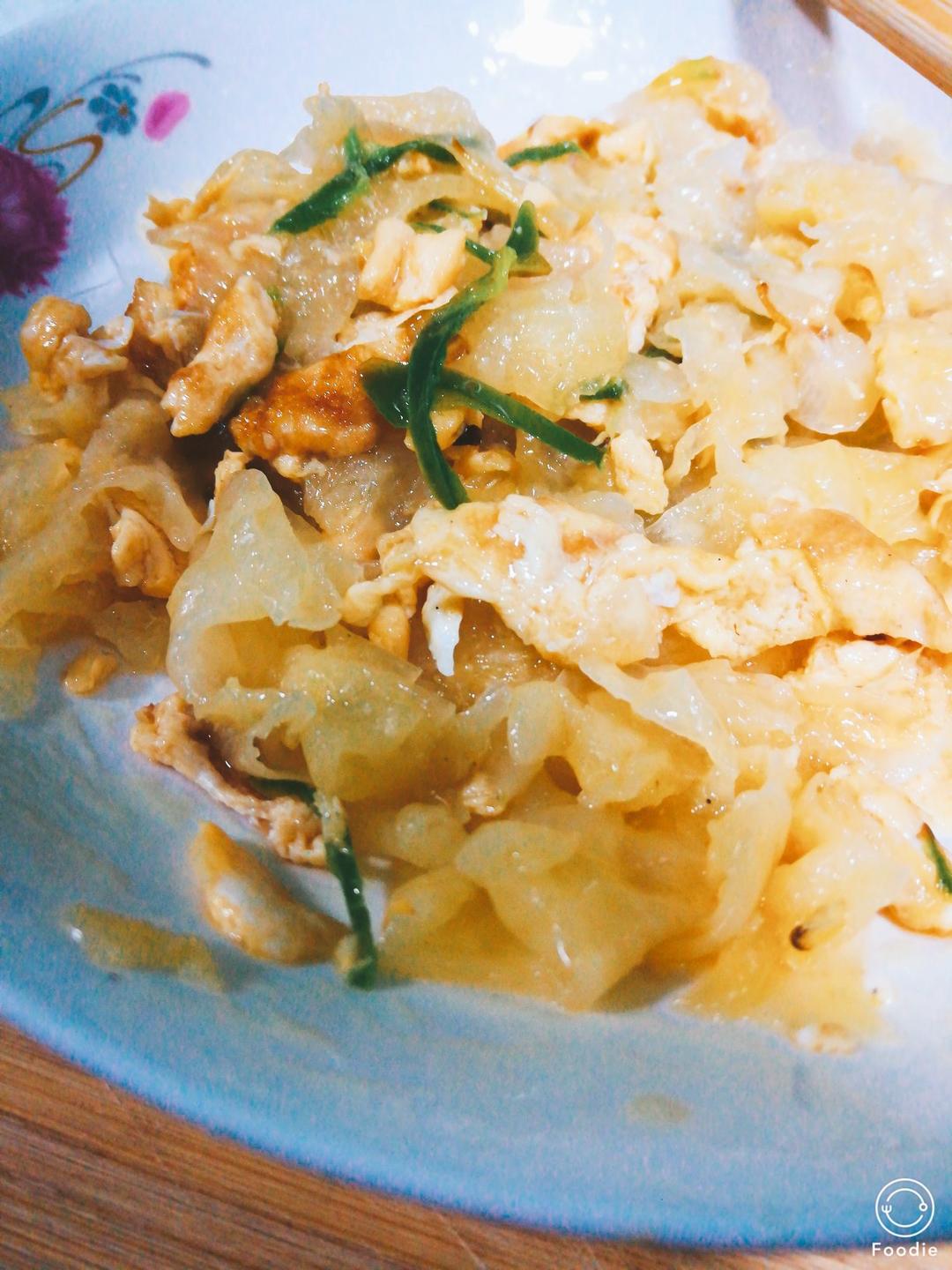 银耳炒鸡蛋
