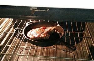 怎样烤出完美七分熟眼肉牛排的做法 步骤6