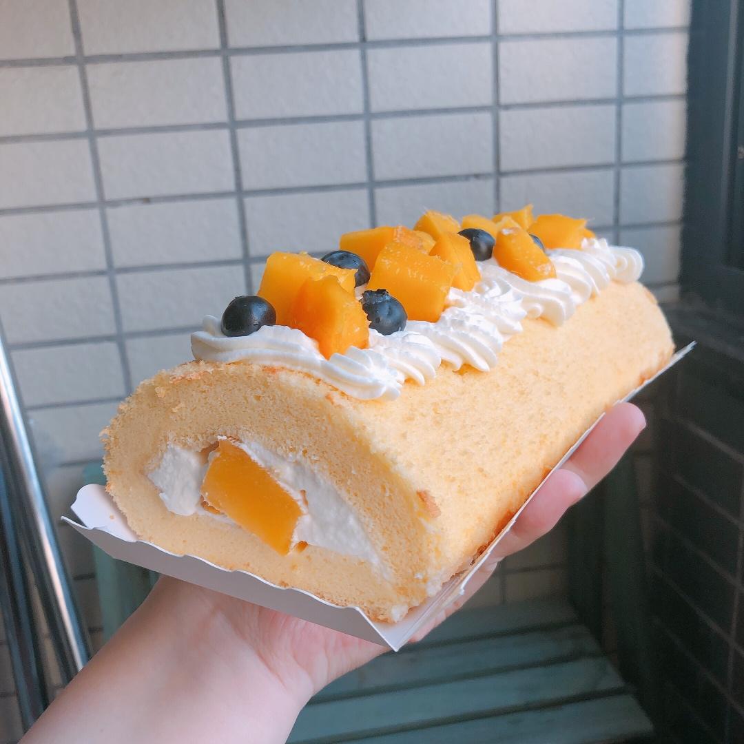 胖乎乎奶油芒果卷/不开裂不掉皮全过程详细图解烘焙视频/蛋糕篇6：「厚卷」