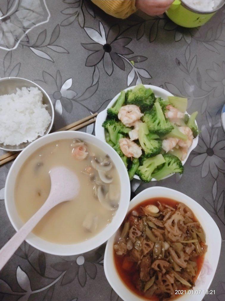 虾头口蘑汤