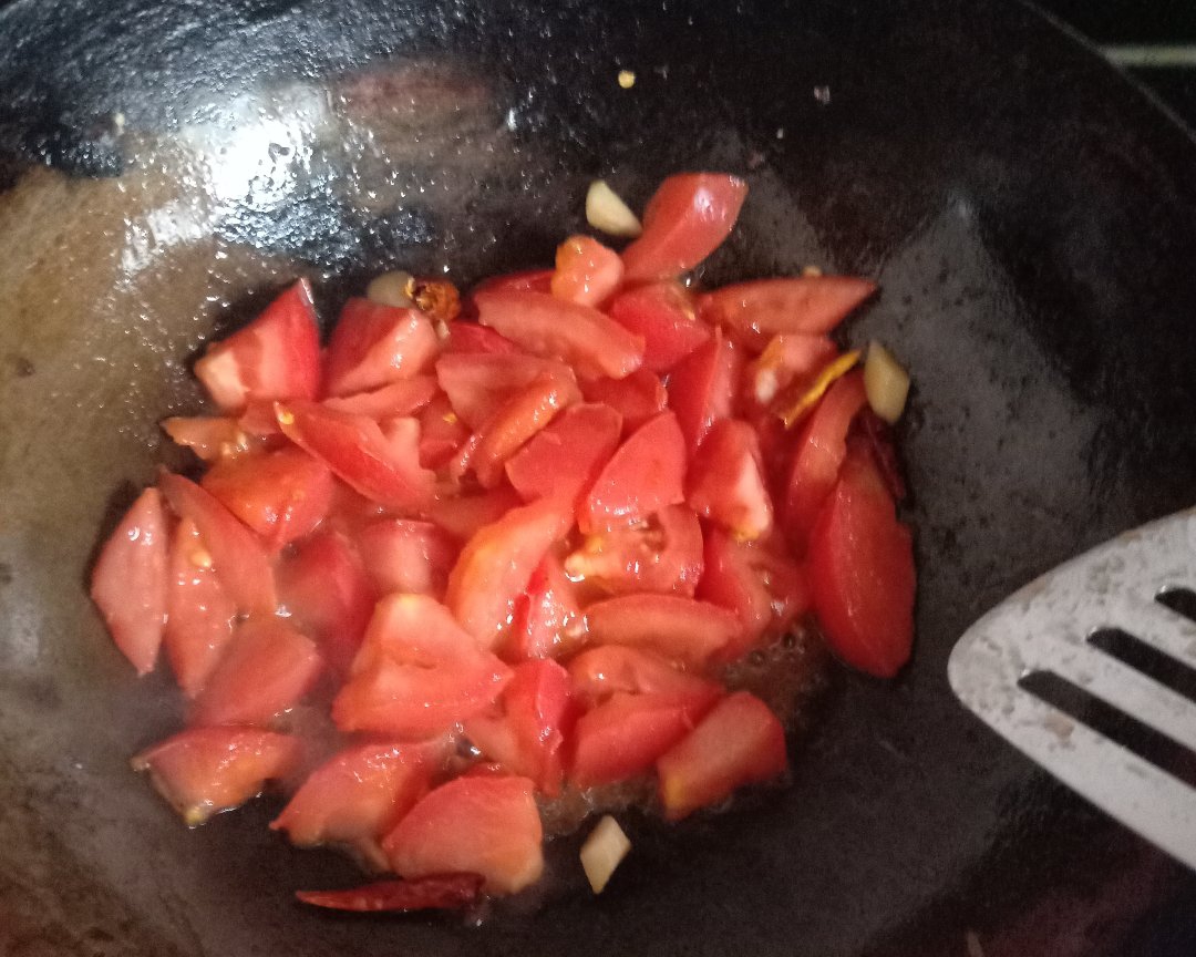 西红柿炒芹菜的做法 步骤4