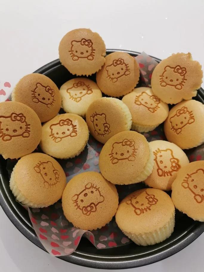 软萌软萌的古早味纸杯蛋糕