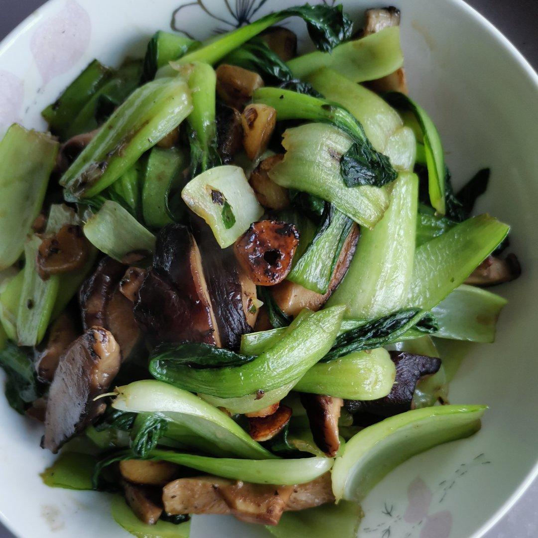 老丁的私房菜-香菇炒油菜
