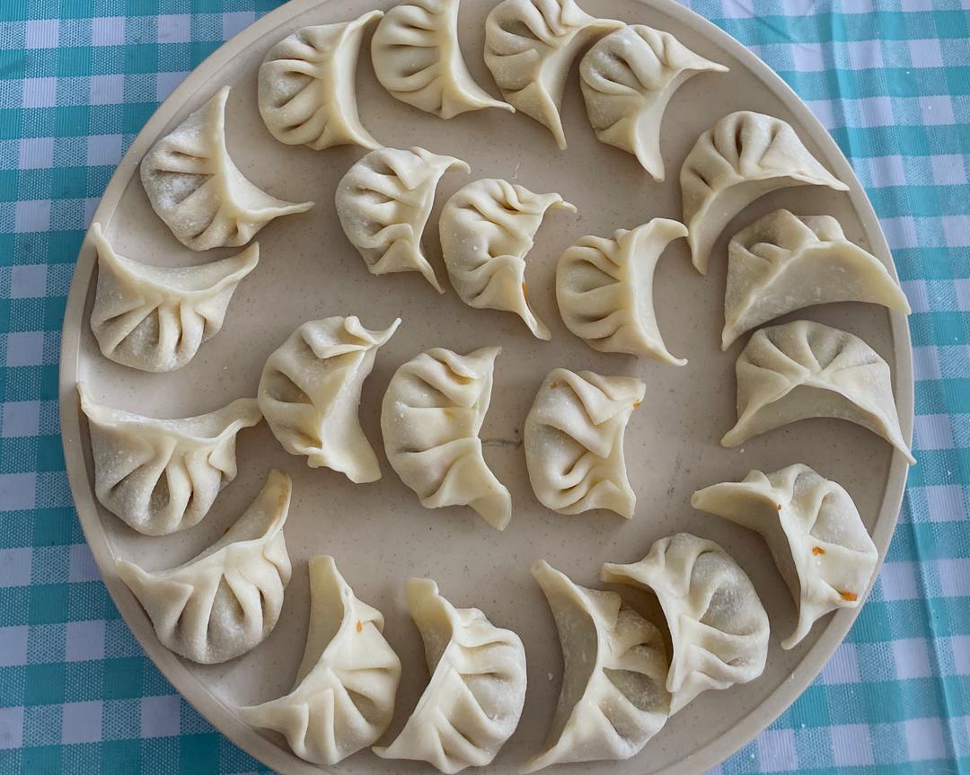 祖传饺子豆干鸡蛋胡萝卜肉饺的做法