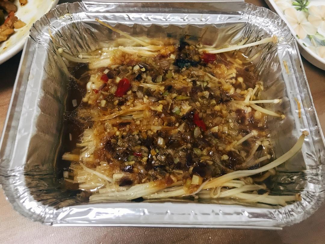 微薇卉馨做的锡纸金针菇在家用烤箱就能做的烧烤烧烤店必点菜品之一超