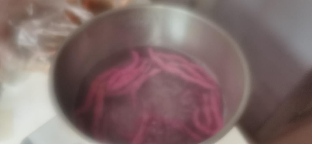 手工火龙果面条