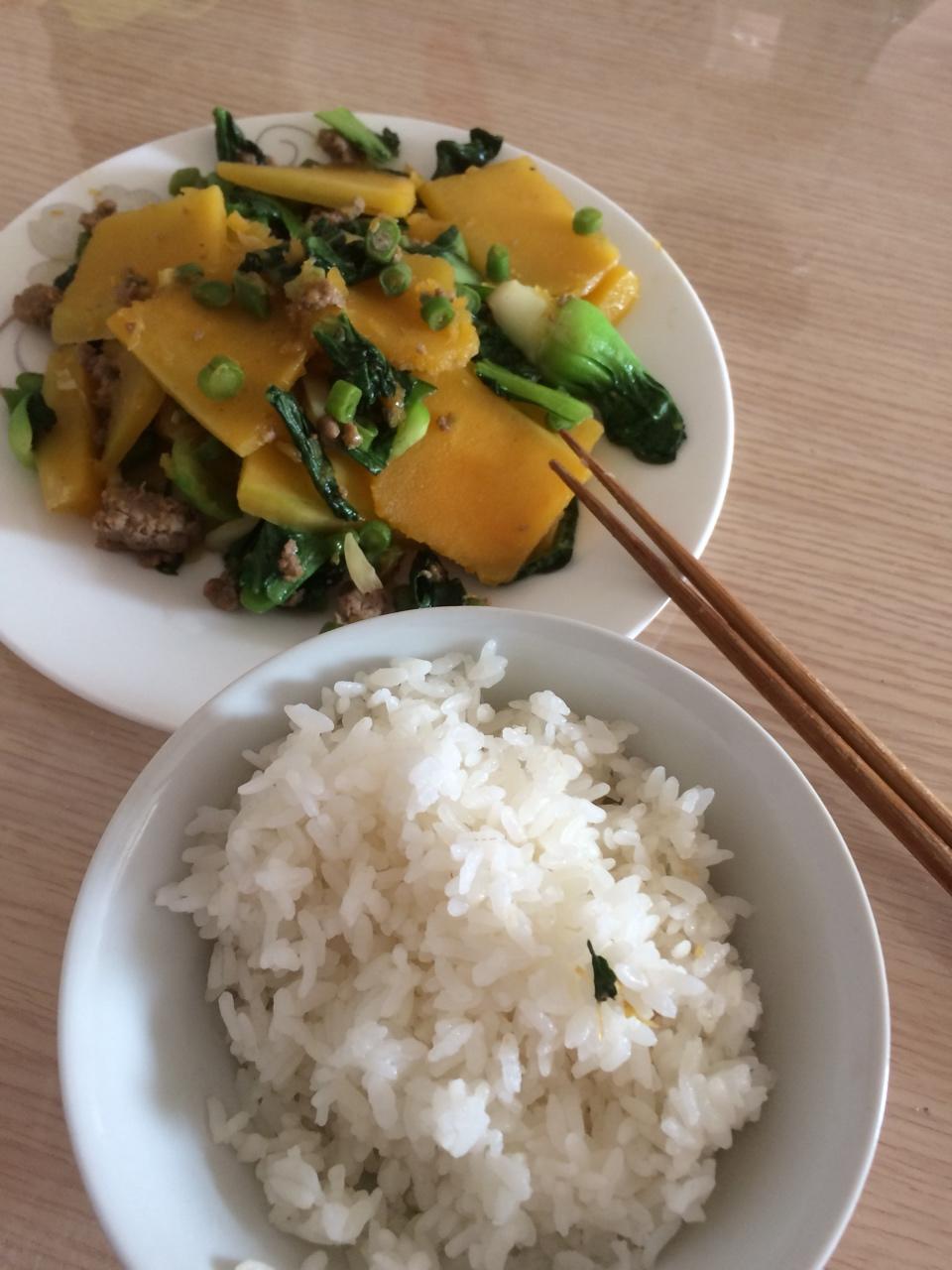 加了鹌鹑蛋后，这盘红烧肉，美味的逆天啦——鹌鹑蛋烧肉（孔瑶食谱）