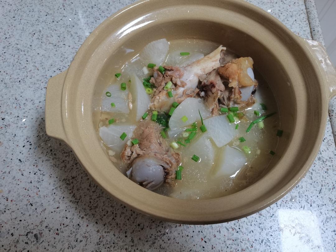 简单材料煲出超美味的骨头汤
