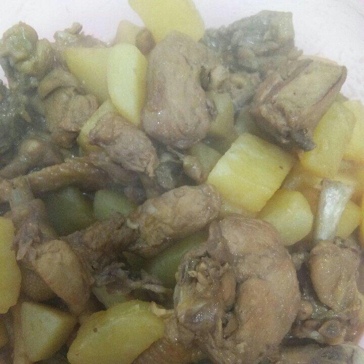 红烧鸡块炖土豆