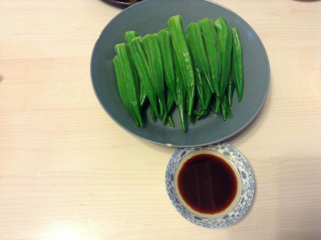 青葱翠绿黄秋葵的做法