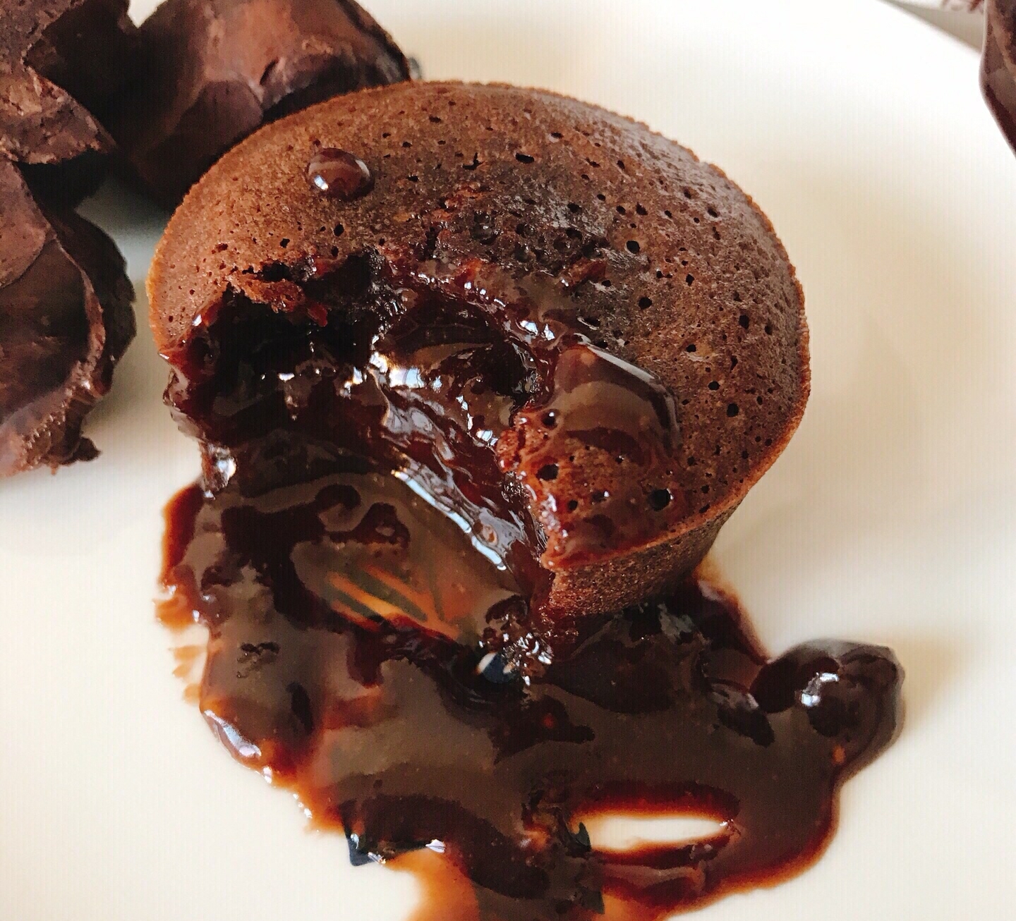 爆浆巧克力熔岩蛋糕：100%成功的流心巧克力蛋糕