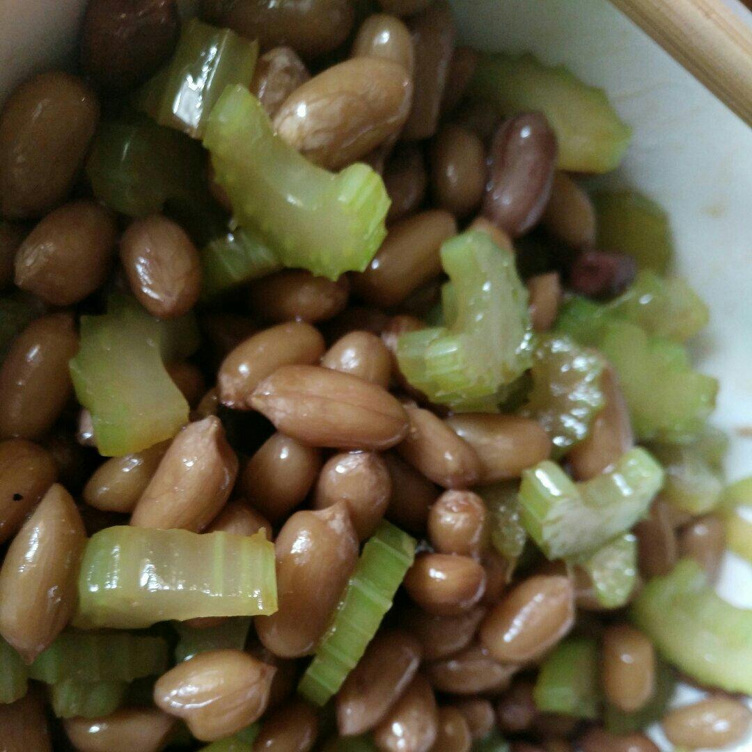 凉拌芹菜花生米胡萝卜