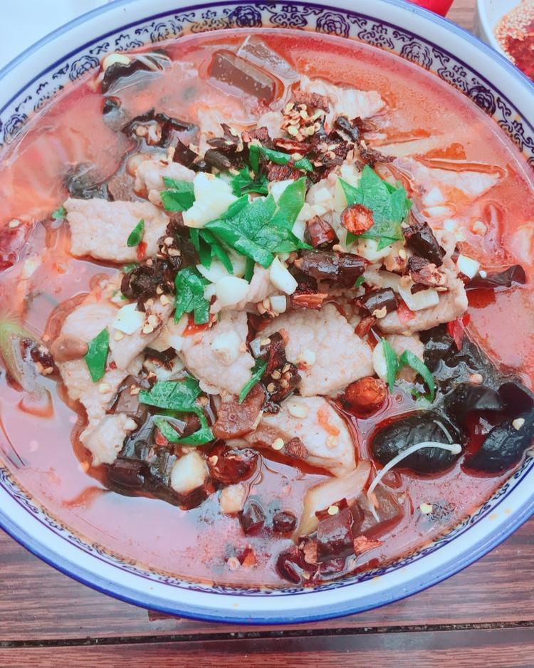 厨师长教你：“水煮肉片”的正宗做法，这味道真的很四川
