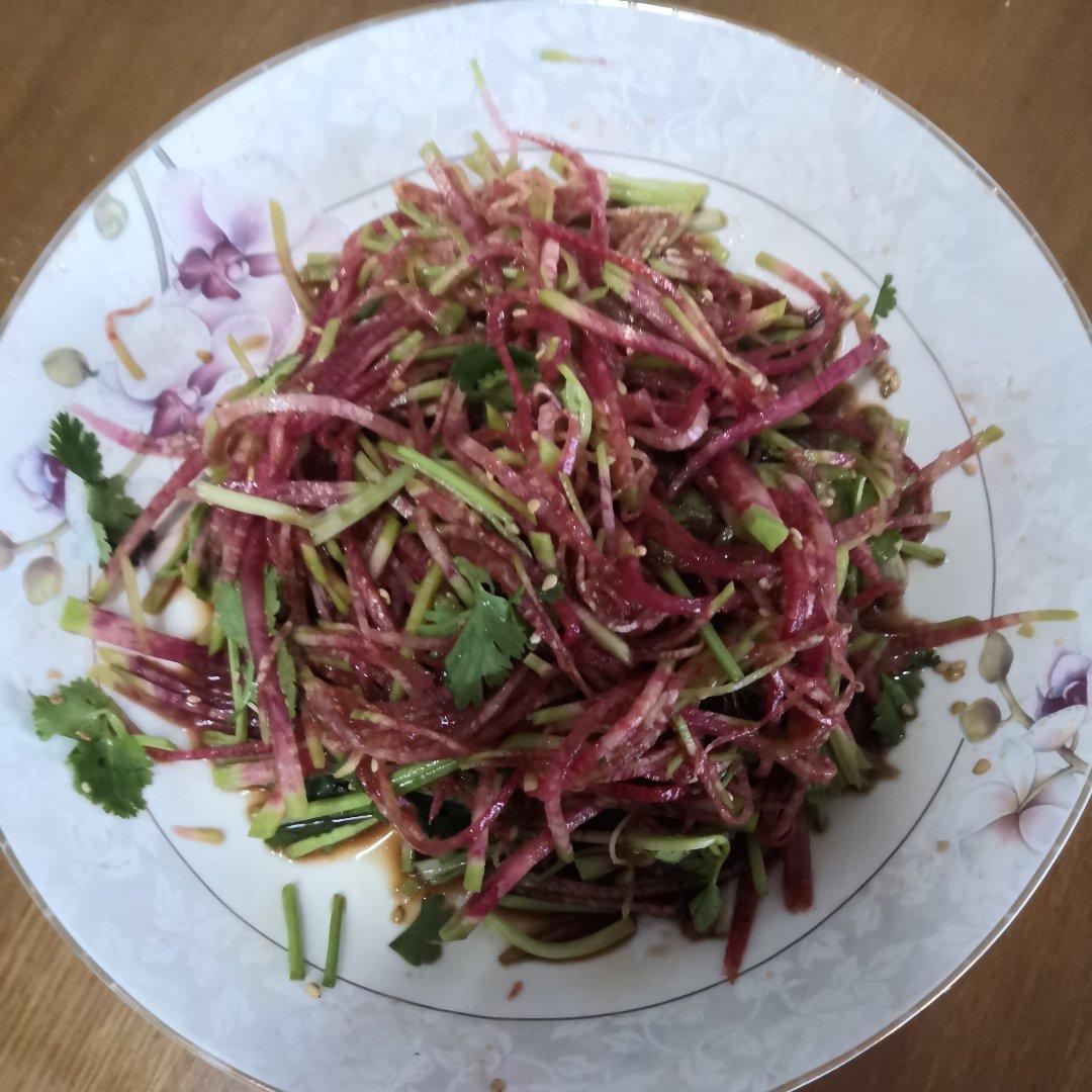 凉拌红心萝卜丝