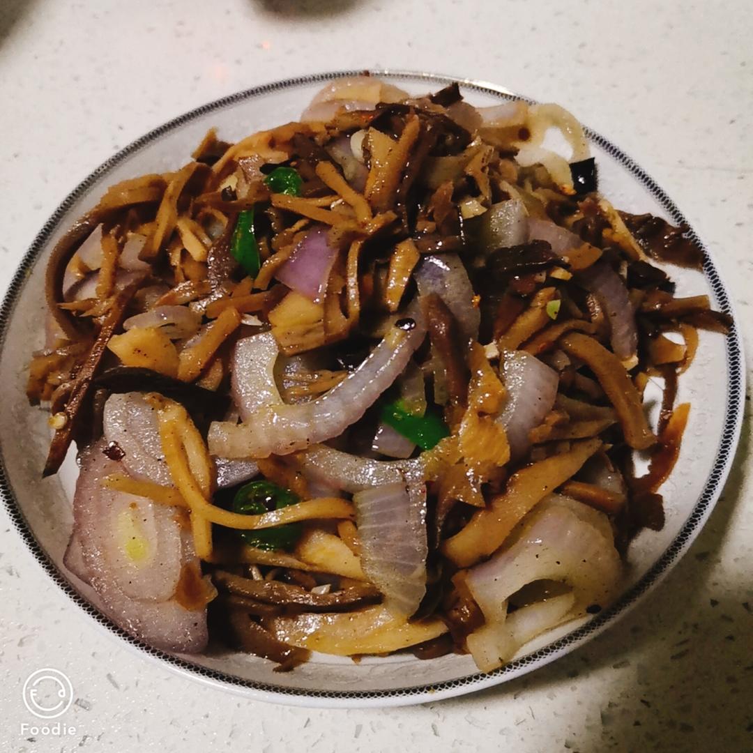 干辣椒炒笋丝