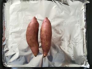 烤箱版烤红薯的做法 步骤1