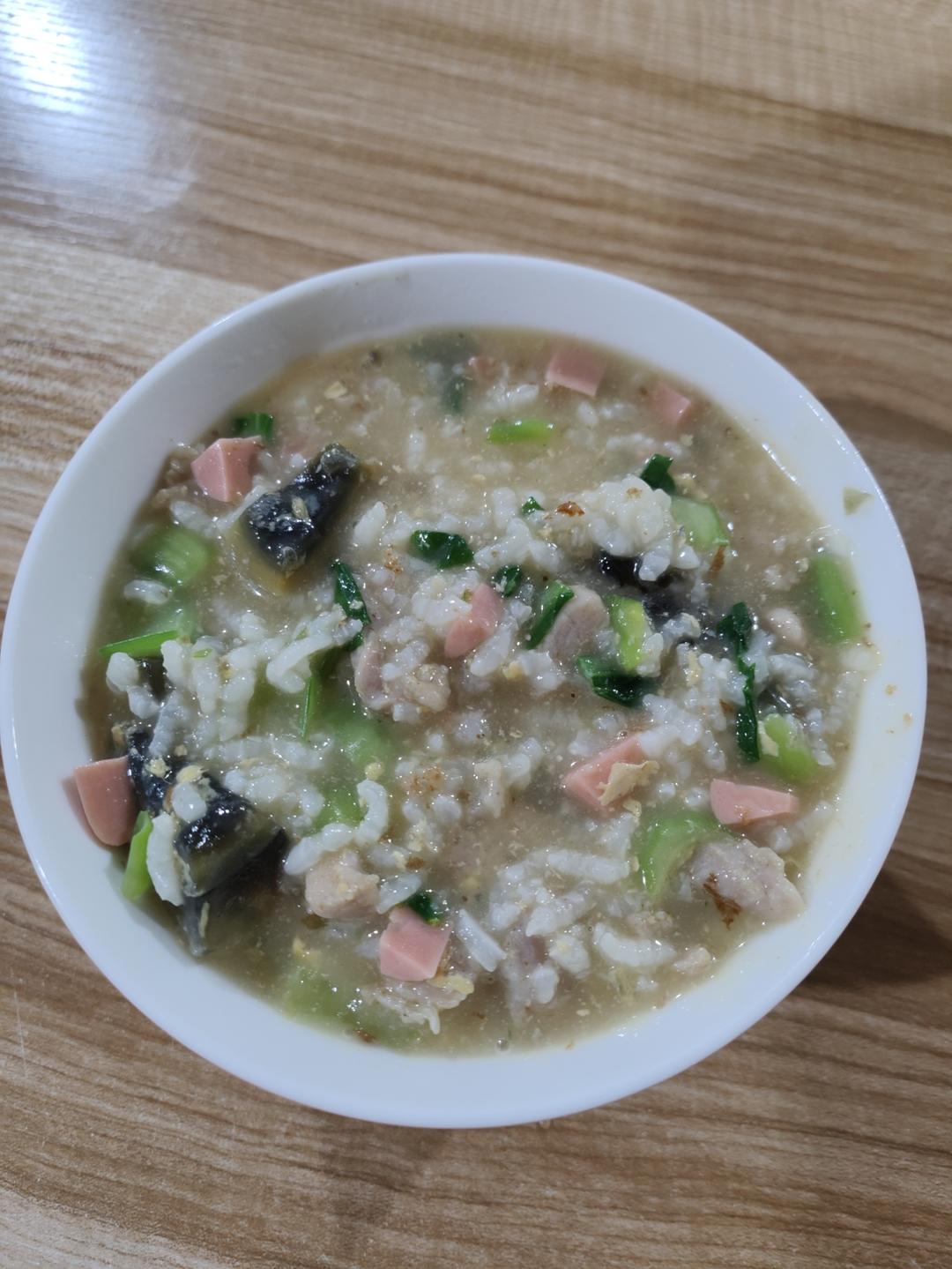 妈妈👩教我做的皮蛋瘦肉粥🥣简单快捷美味😋