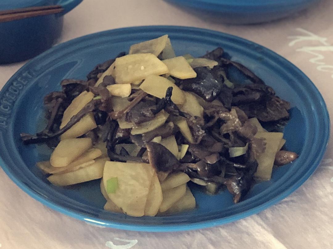 红蘑土豆片
