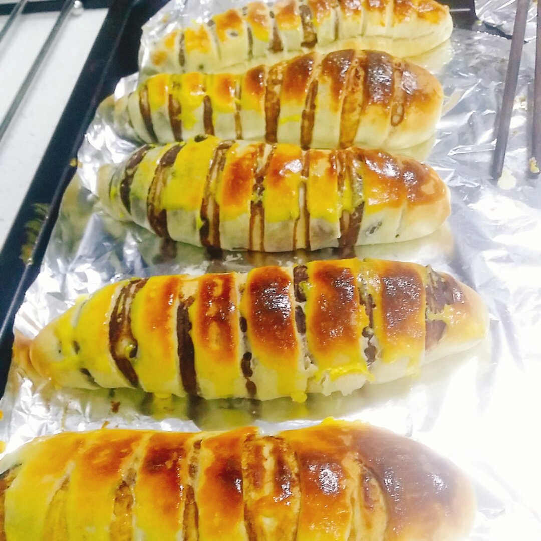 红豆沙面包卷——好吃得不得了#皮黑森林#