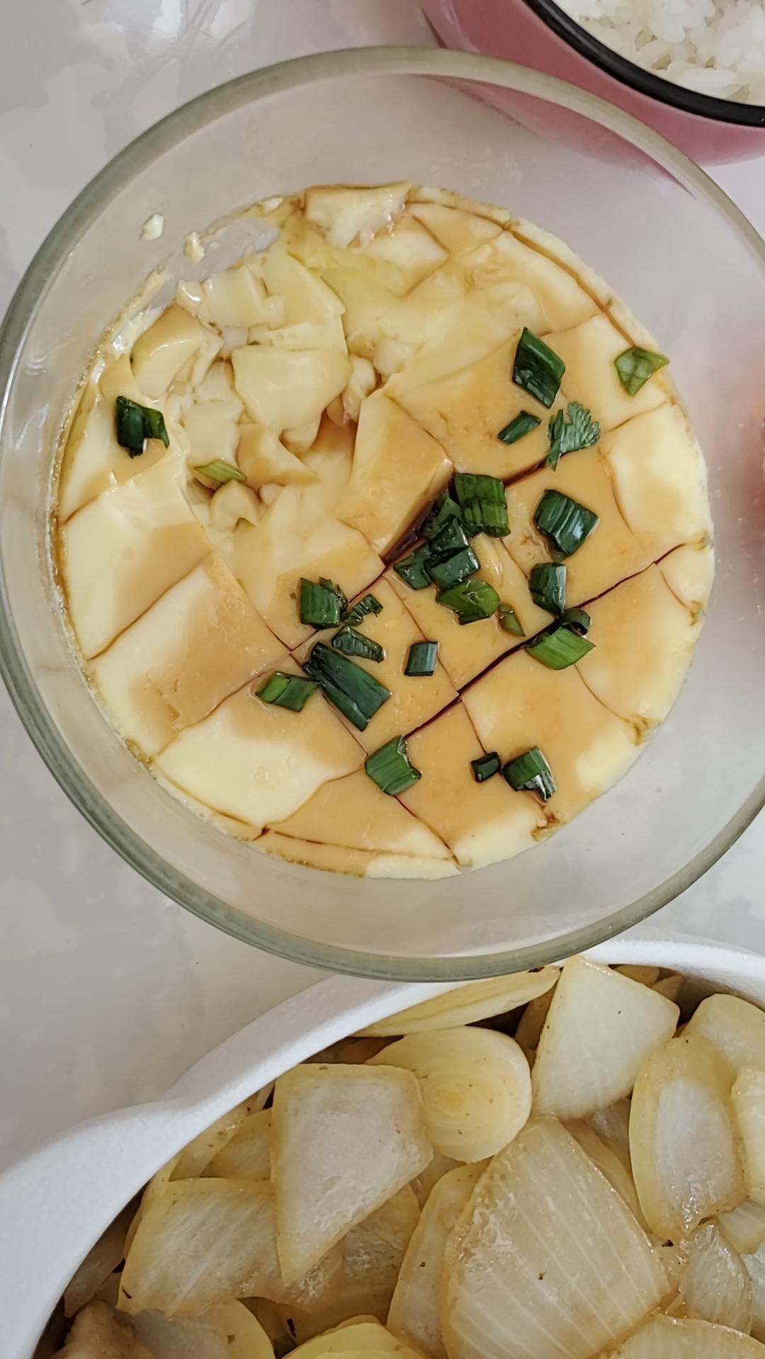 蒸鸡蛋羹  这样做 绝对爽滑无蜂窝，加的水是关键，孩子超喜欢吃