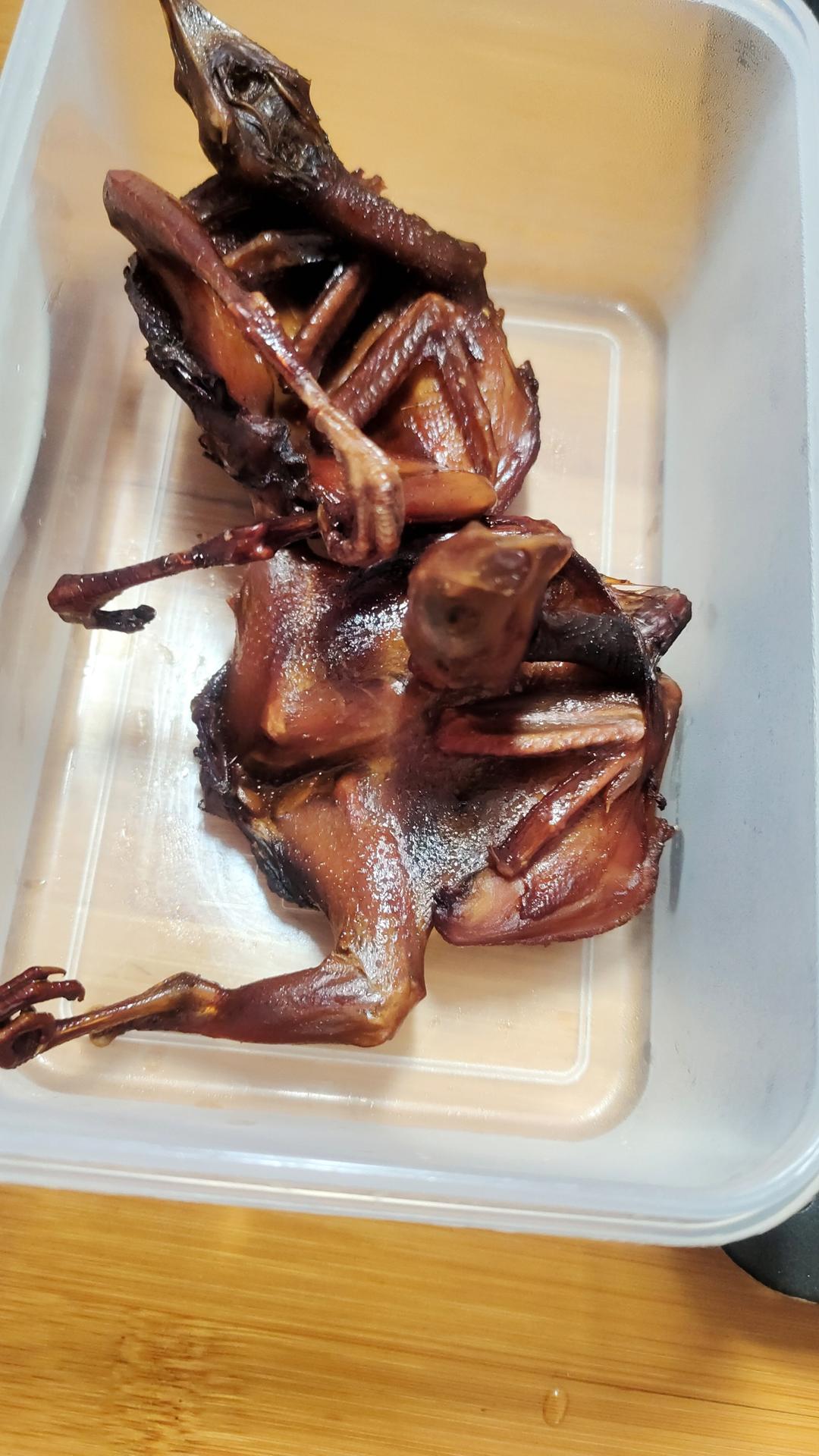 皮脆多汁的烤鹌鹑