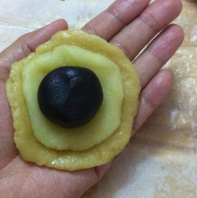 广式月饼——蛋黄莲蓉月饼