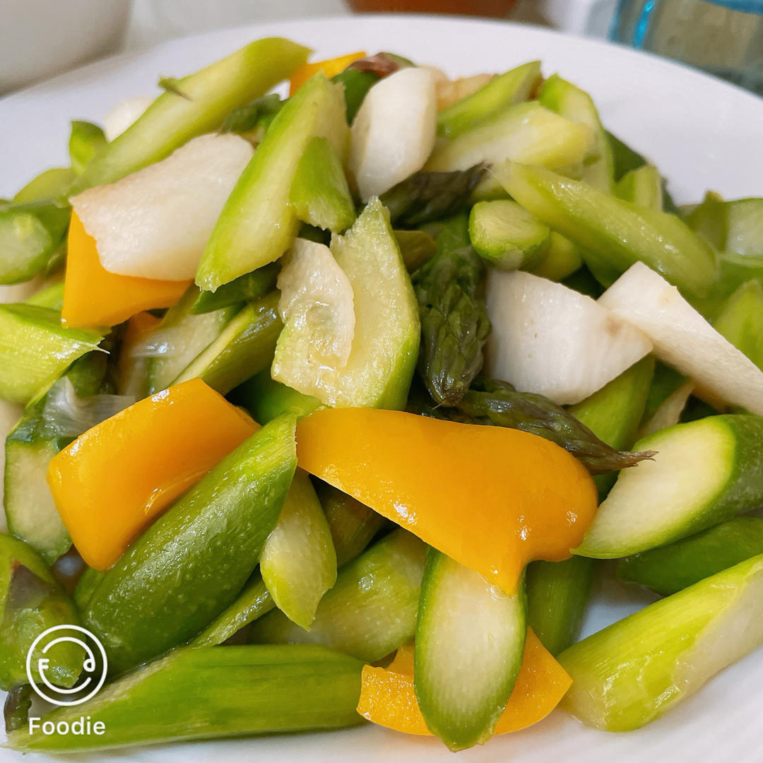 芦笋炒三片（肉片山药片胡萝卜片）