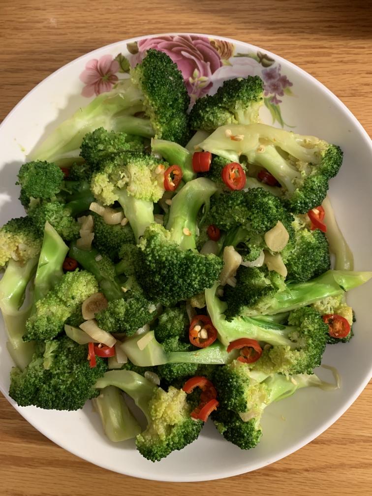 好吃到爆的耗油蒜蓉西兰花(从不修图，喜欢请关注)