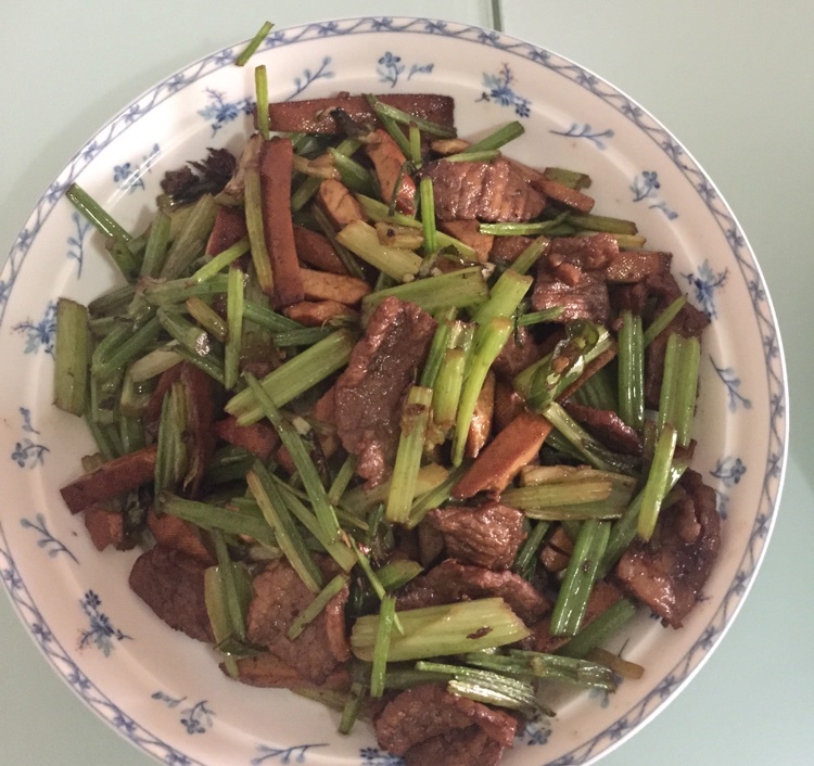 素菜：芹菜炒豆腐干