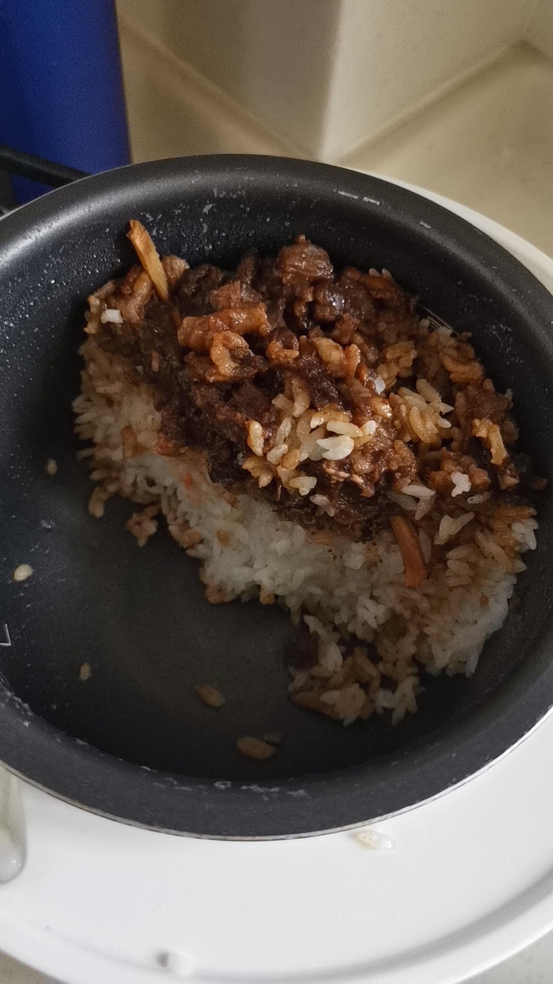 【电饭煲窝蛋牛肉饭】