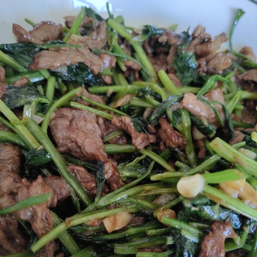 小炒黄牛肉，肉嫩味香！太好吃了简直是米饭杀手！