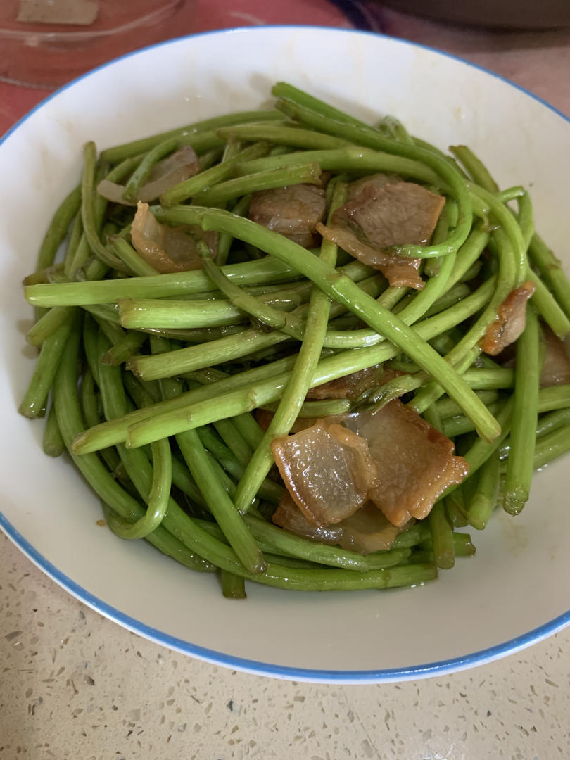 黎蒿炒腊肉