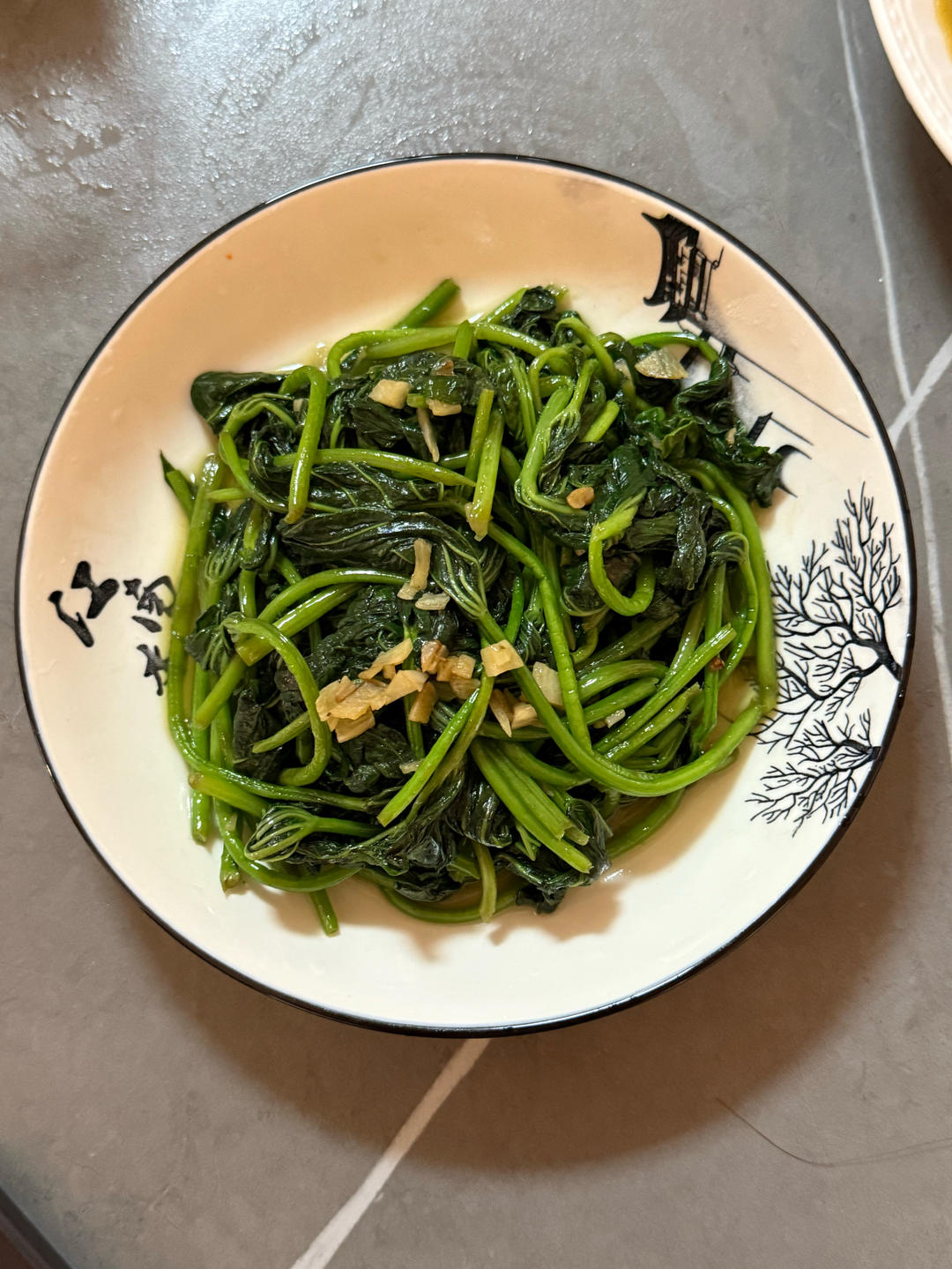 蒜香地瓜叶