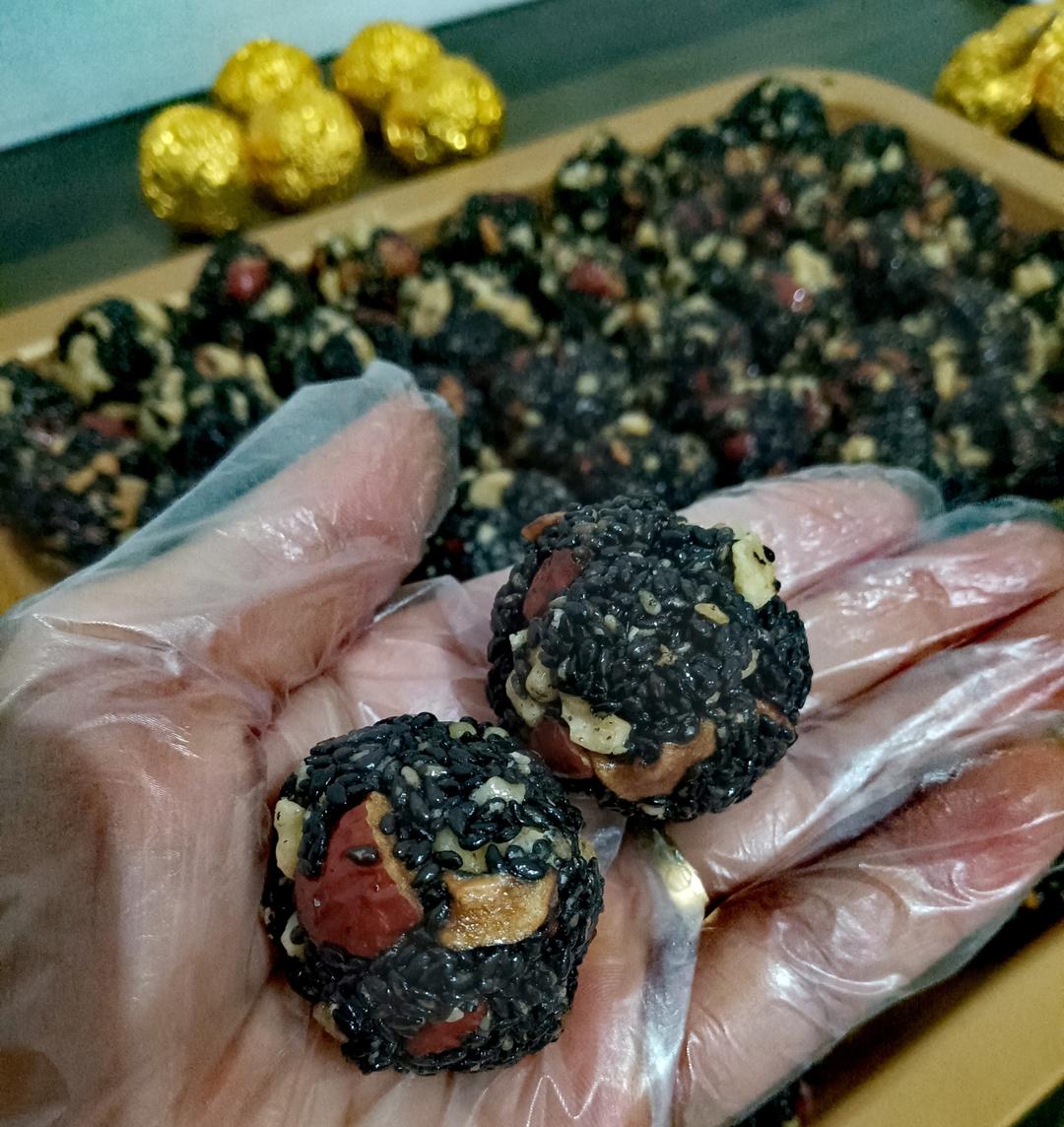 黑芝麻核桃红枣丸