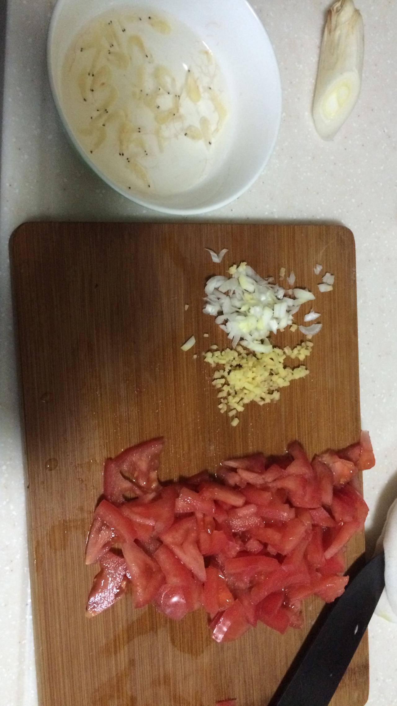宝宝也爱吃的西红柿疙瘩汤的做法 步骤1