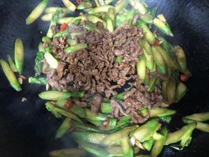 新鲜美味的芦笋炒🐂牛肉的做法 步骤8