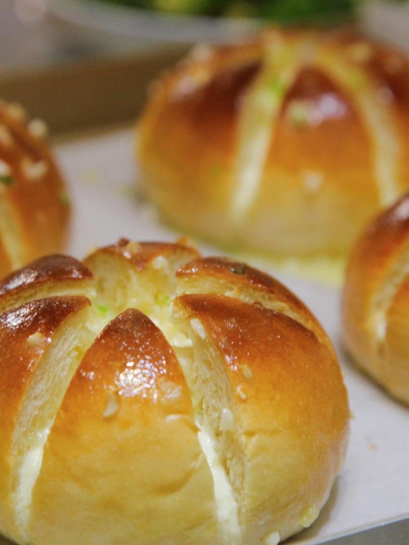 一款从韩国红到全世界的蒜香奶酪包