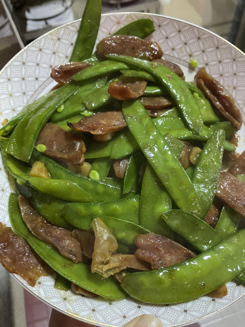 无比简单的荷兰豆炒腊肠，营养又好吃～！
