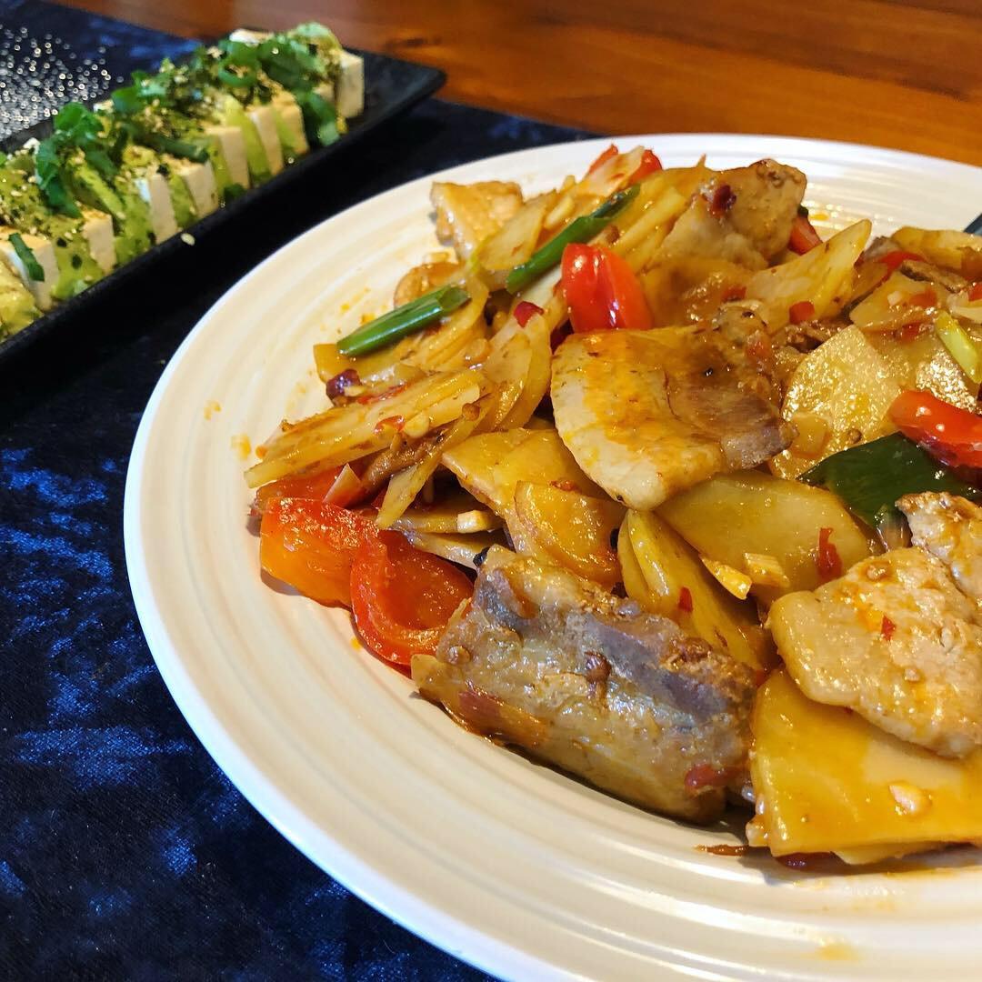 五花肉干煸土豆片