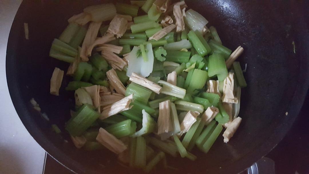 芹菜炒腐竹