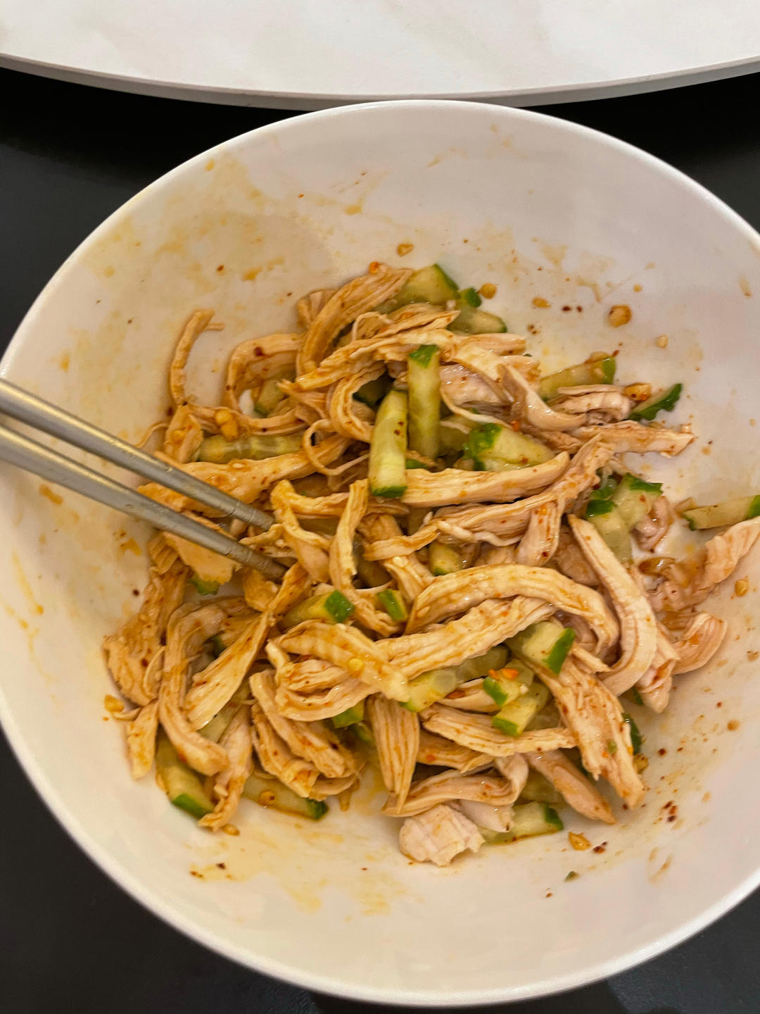 手撕麻辣鸡丝，麻麻辣辣的感觉很夏天
