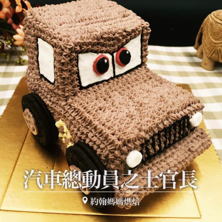 小巧玲珑的汽车蛋糕